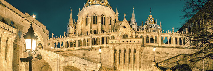 Naklejka premium Fishermans Bastion at night in Budapest