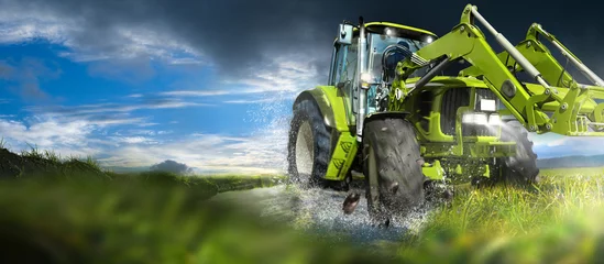 Fotobehang Landwirt Bauer Farmer mit modernerTraktor Traktoren beim Gras mähen und Ernte auf der frischen Wiese - Landwirtschaft - farming.  © JOE LORENZ DESIGN