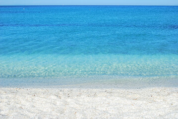 Fototapeta na wymiar Quiet and sunny turquoise beach to relax