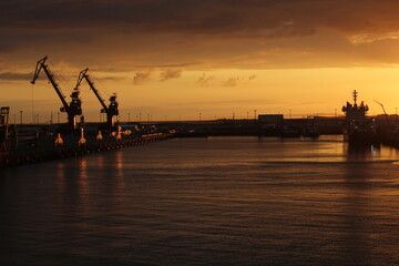 Obraz premium sunrise in the Cannes port