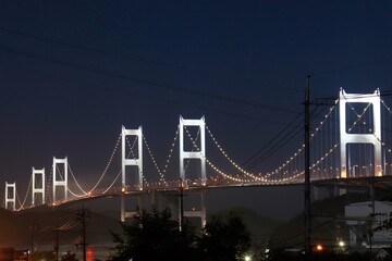 道の駅よしうみいきいき館から見た来島海峡大橋のライトアップ　愛媛県今治市大島側より