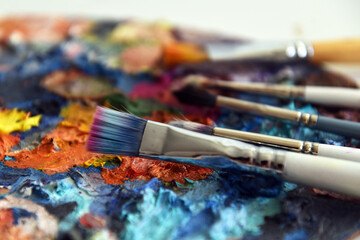 Obraz premium art palette and brushes