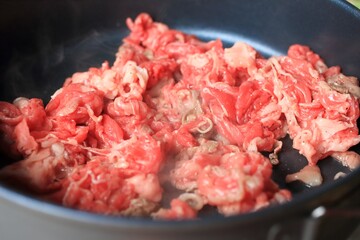 アウトドアで炒める牛肉（切り落し）