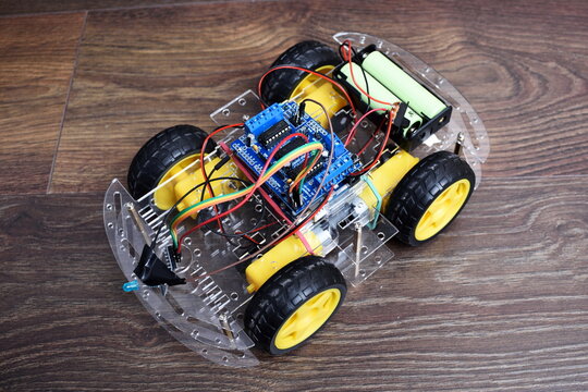 Arduino project - remote controlled car with bluetooth module. Car with 4 motors and controller.