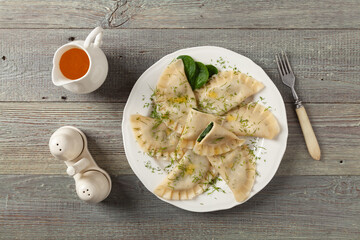 Dumplings with spinach, topped with melted butter and sprinkled with chopped dill