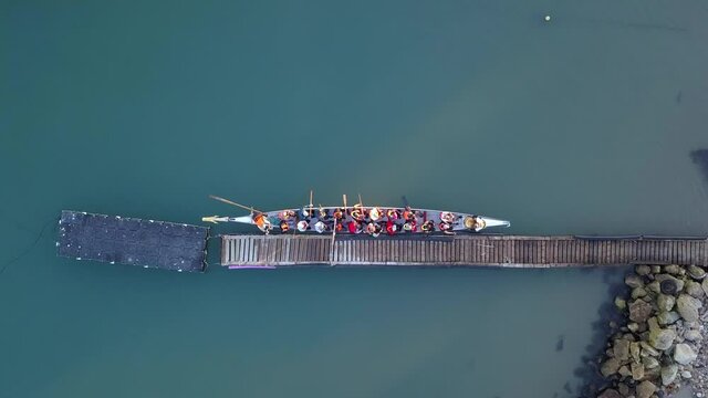 Multi participants at longboat before leaving the platform and start rowing.