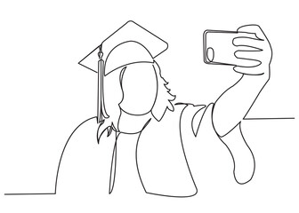 a graduate makes a selfie