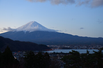 キャンプ場から見る河口湖と富士山