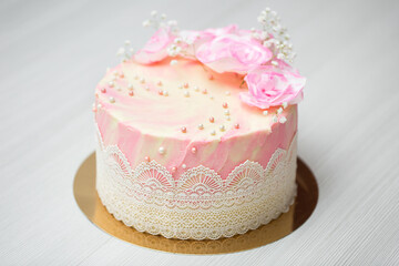 cake with pink roses