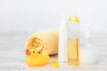 baby bath and bathing accessories, towel and shampoo