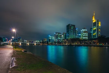 Panoramablick auf Frankfurt bei Nacht, Deutschland. © Bernhard
