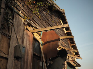 廃屋と空