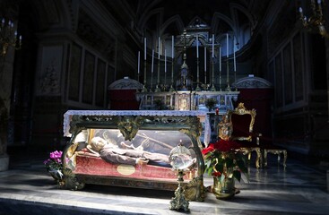 Napoli - Altare della Chiesa di San Domenico Soriano