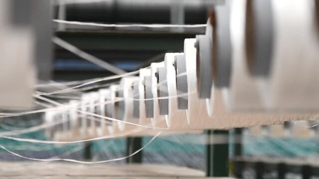 Yarn thread running in the machine