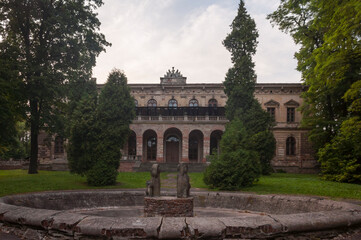Fototapeta premium The abandoned old palace in Pilica in Poland