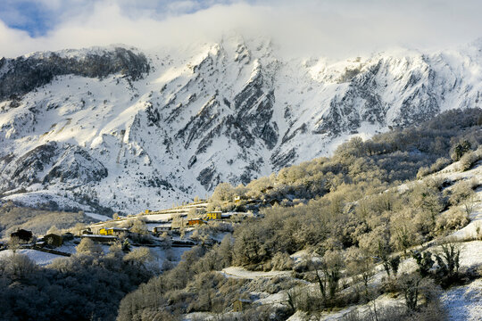 Nice snowy view of the Sierra del Aramo, located between the councils of Riosa and Quiros and that is included in the so-called central mountain of Asturias.The town seen in the photo is Muriellos.