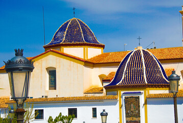 Benidorm, Hoteles, Playas, Tiendas, pub, Restaurantes, bares cerrados, poca ocupación en Semana Santa con la pandemia.