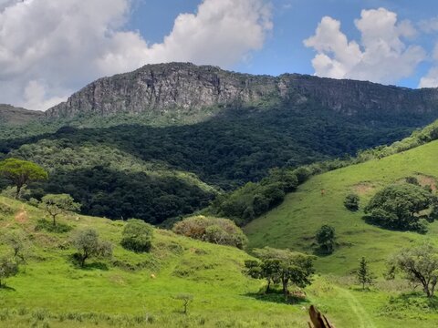 Serra de S&atilde;o Jos&eacute; esta localizada entre os municipios de S&atilde;o Jo&atilde;o Del Rei e Tiradentes, esta serra e uma forma&ccedil;&atilde;o quartzito que forma grandes blocos de pedra espalhadas por todo local.