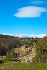 Fototapeta premium lenticular cloud over the snowy Guadarrama range