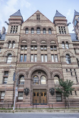 Obraz premium Architectural fragments of Toronto's Old City Hall. Toronto's Old City Hall (1899) was home to its city council from 1899 to 1966 and remains one of city's most prominent structures. Ontario, Canada.