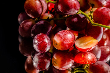 .The grapes were cut in half on the mirror with a black background