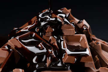 チョコレートソースをかける