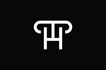 Obraz premium TH logo letter design on luxury background. HT logo monogram initials letter concept. TH icon logo design. HT elegant and Professional letter icon design on black background. T H HT TH
