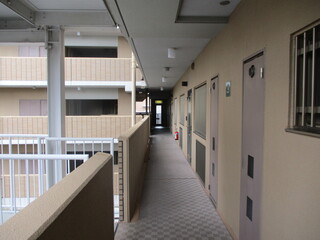 マンションの共用廊下