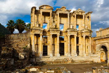 Obraz premium Ruins of Celsius Library in ancient city Ephesus. Turkey