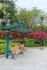 Obraz premium Empty seat with colorful flower background in public park
