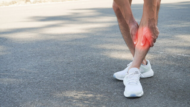 Shin splint leg pain knee injury Sport Lower tibia strain tendon