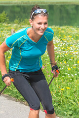 Langläuferin beim Sommertraining in der anspruchsvollen Skating-Technik