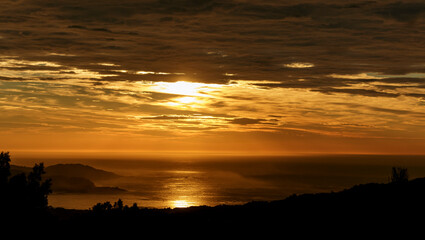 Fototapeta premium Beautiful and colorful sunset over the sea