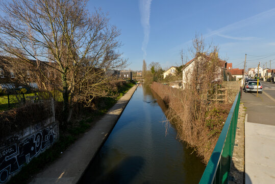 chemin de randonn&eacute;e, rivi&egrave;re, L&rsquo;Orge, Viry Chatillon, Essonne, 91