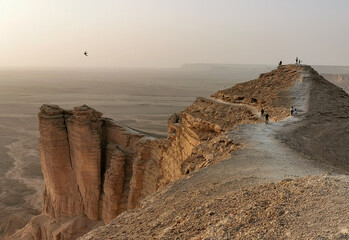 Edge of the World Jebel Fihrayn near Riyadh - 423696181
