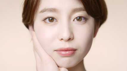 Naklejka premium 女性の美容イメージ スキンケア コスメ