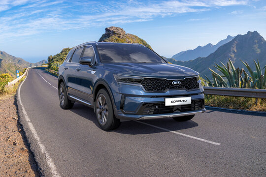 New Kia Sorento Hybrid - SUV with hybrid drive