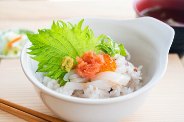 雑穀米のイカ丼