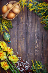 Easter empty background with Easter eggs and spring flowers