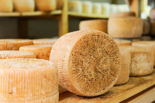 Pecorino di Moliterno is a seasoned cheese typical of the Val d'agri in Basilicata