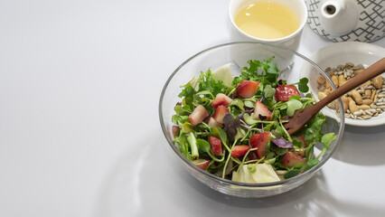 건강을 위한 맛있는 셀러드와 음식들