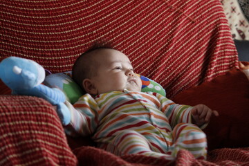 Ni&ntilde;o bebe var&oacute;n 