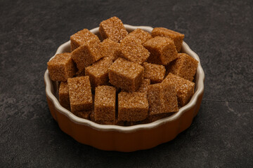 Cane sugar cubs in the bowl