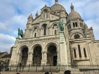 Obraz premium Paris, France; 12 11 2018: Sacre Coeur basilica in the center of the city of Paris.