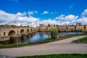 Fototapeta na wymiar Puente Romano, the Roman Bridge in Merida with the Alcazaba, Extremadura, Spain