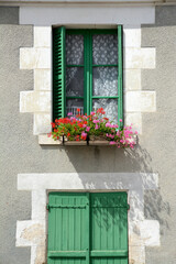 Fototapeta na wymiar picturesque flowered window with all the charm of sweet and ancient France in Loire.