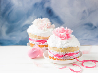 Easter background-easter cake with sugar flowers,  easter egg on blue background. Template for greeting card