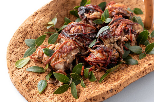 Trattalia, interiora di agnello arrostite allo spiedo, cucina della tradizione agro-pastorale sarda 