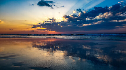 Fototapeta na wymiar Sunset over the ocean.
