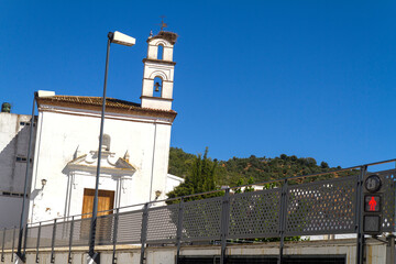 Iglesia con Torre en el pueblo de Constantina, en Cazalla de la Sierra, Sevilla, Andalucia, España